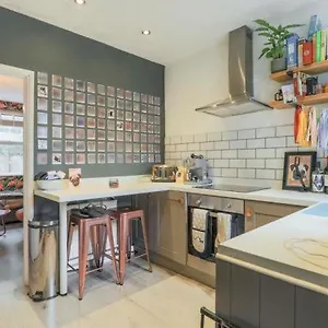 https://perfectly-placed-harrogate-town-centre-property.yorkshirehotels.net