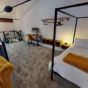 https://hu1-boutique-city-apartment-sleeps-6.yorkshirehotels.net