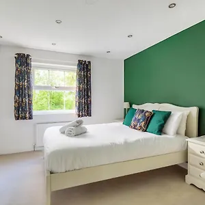 https://st-james-court-2-bed-house-10-mins-to-york-station.yorkshirehotels.net