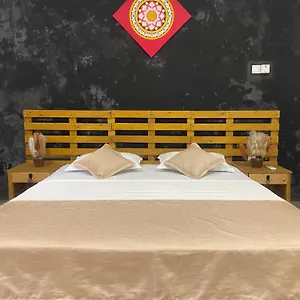 https://inside-out.kandyhotelsnow.com